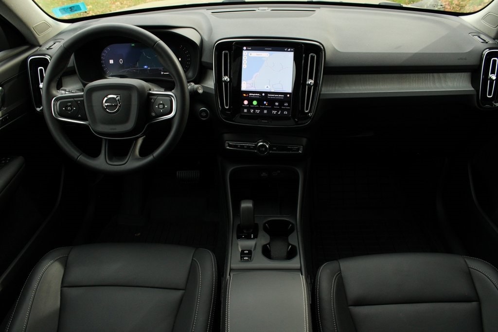 New 2026 Volvo XC40 B5 Core SUV