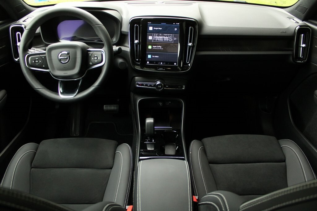 2023 Volvo C40 Recharge Ultimate photo 2