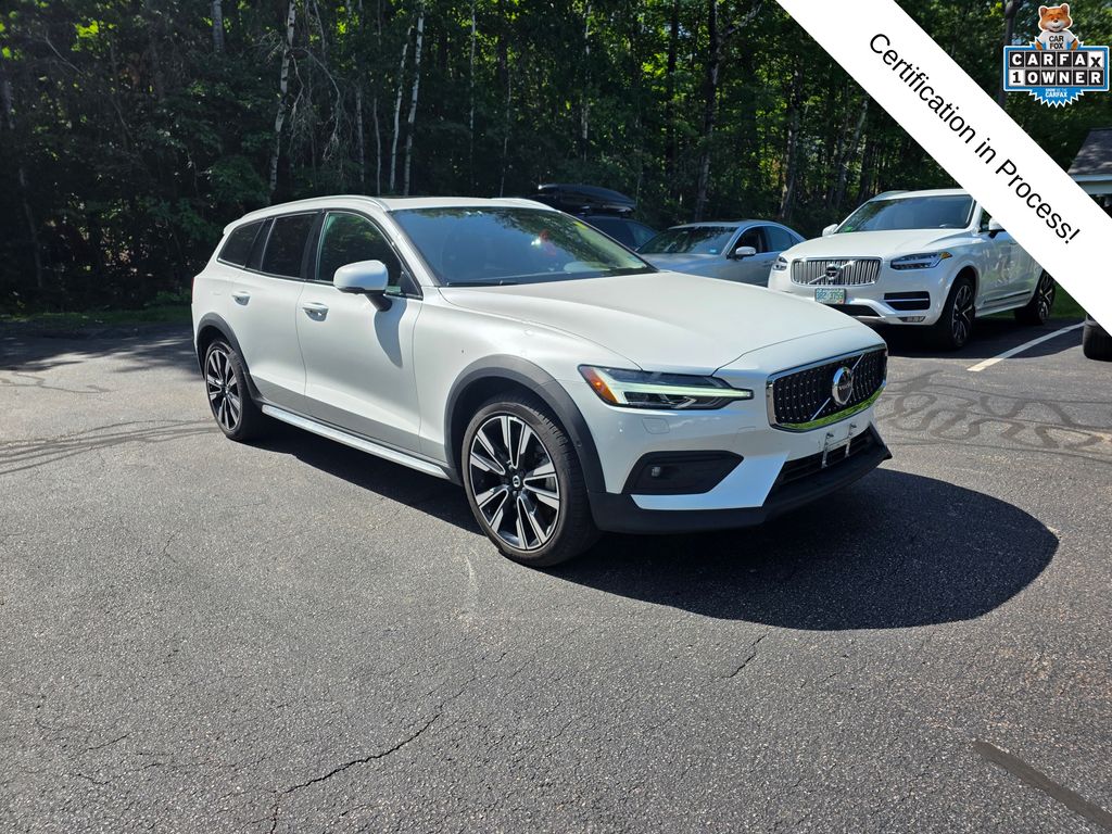 2025 Volvo V60 Cross Country B5 Ultra AWD's photo