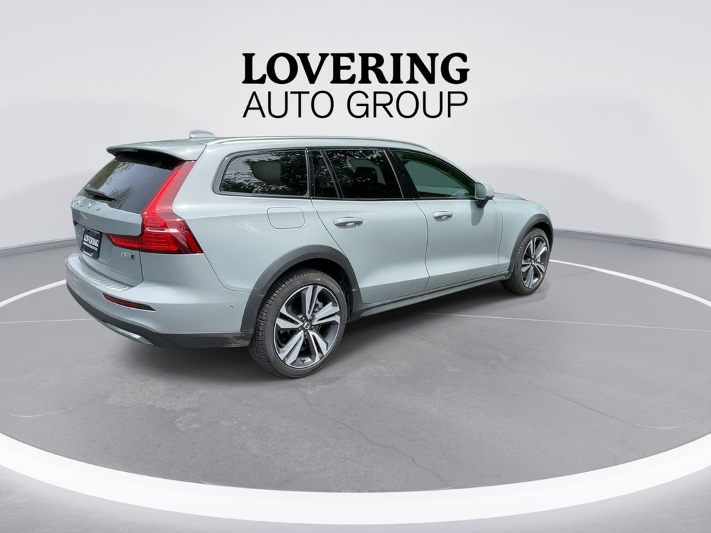 2026 Volvo V60 Cross Country Plus - Photo 8
