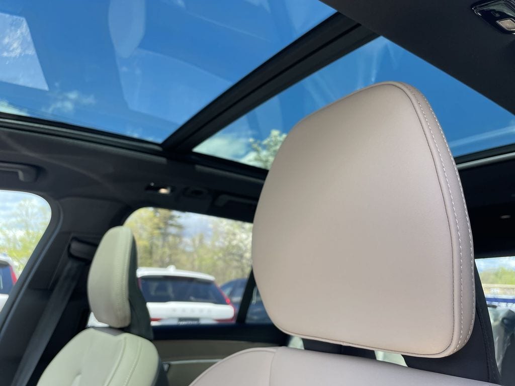 2026 Volvo XC90 Plus - Photo 16