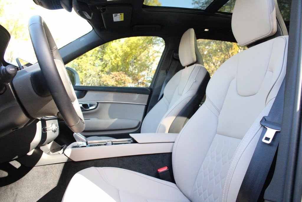 Used 2025 Volvo XC90 Plug-In Hybrid T8 Plus SUV