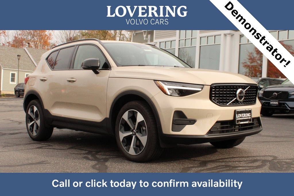 New 2026 Volvo XC40 B5 Core SUV