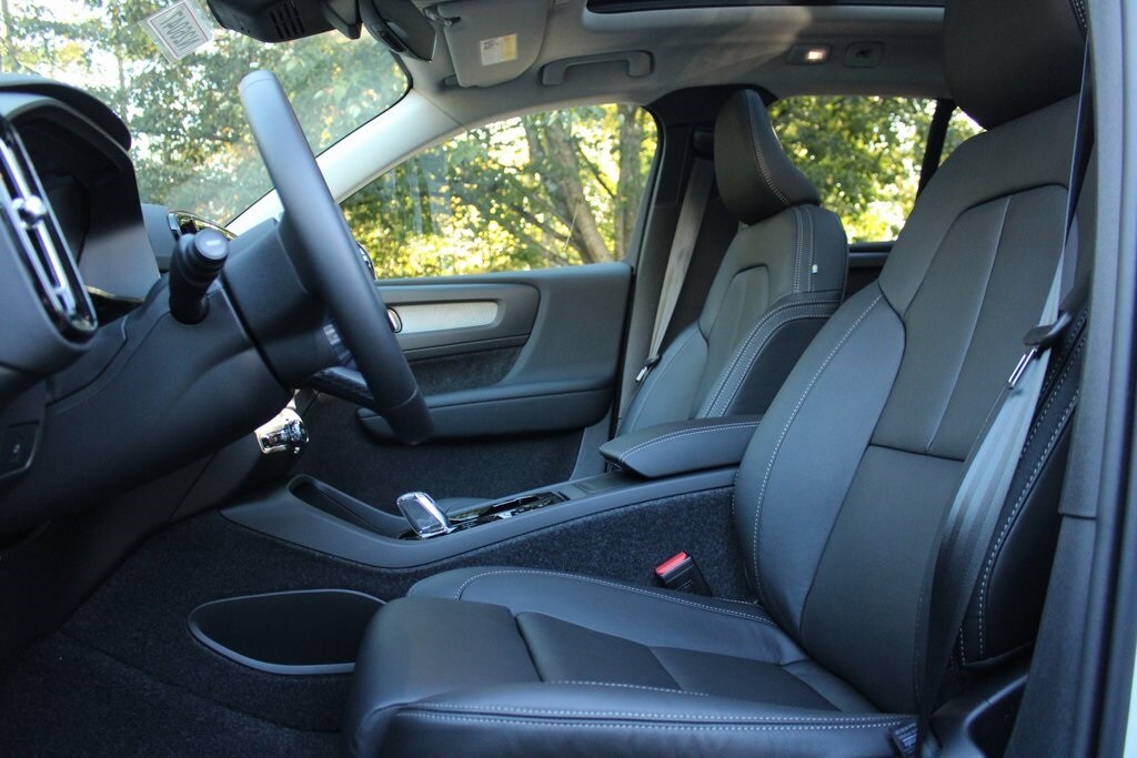 2026 Volvo XC40 Plus photo 4