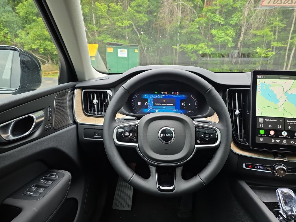 2026 Volvo XC60 Plus - Photo 11