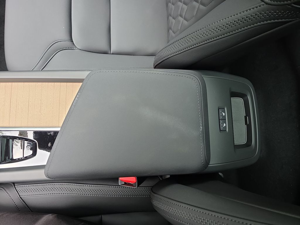 2026 Volvo XC60 Plus - Photo 22