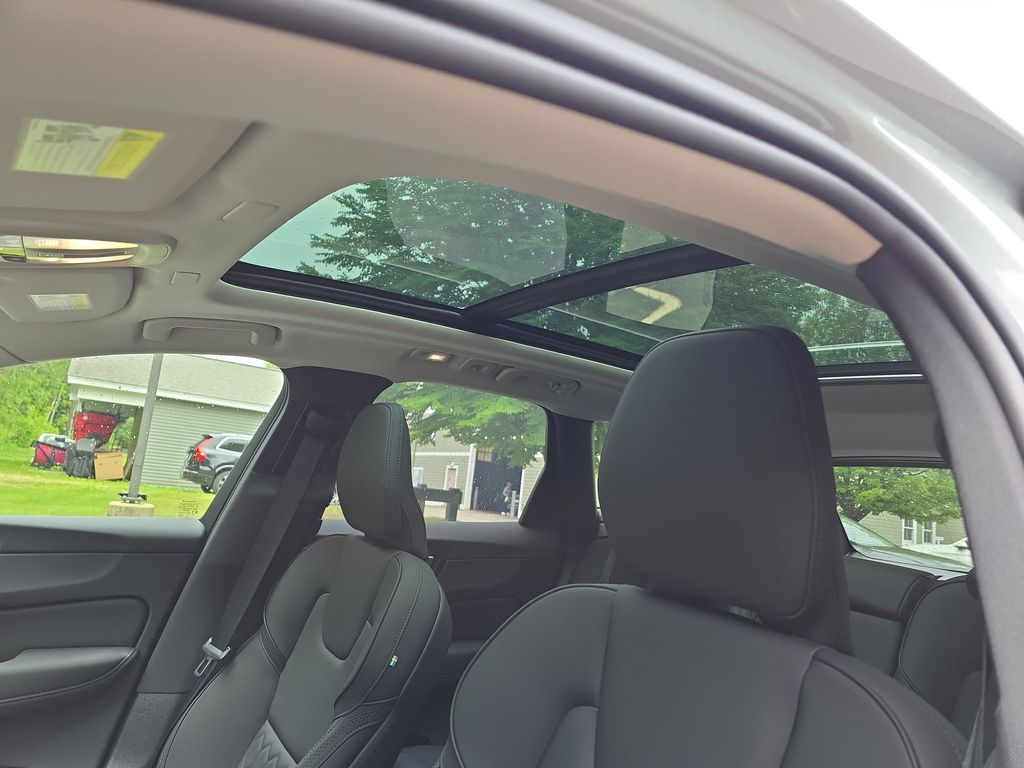 2026 Volvo XC60 Plus - Photo 16