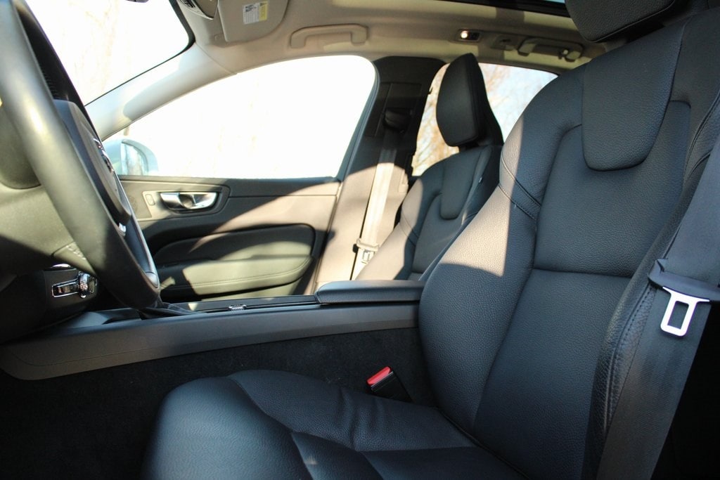 Used 2021 Volvo XC60 T5 Momentum SUV