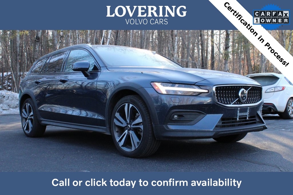 2025 Volvo V60 Cross Country Plus's photo