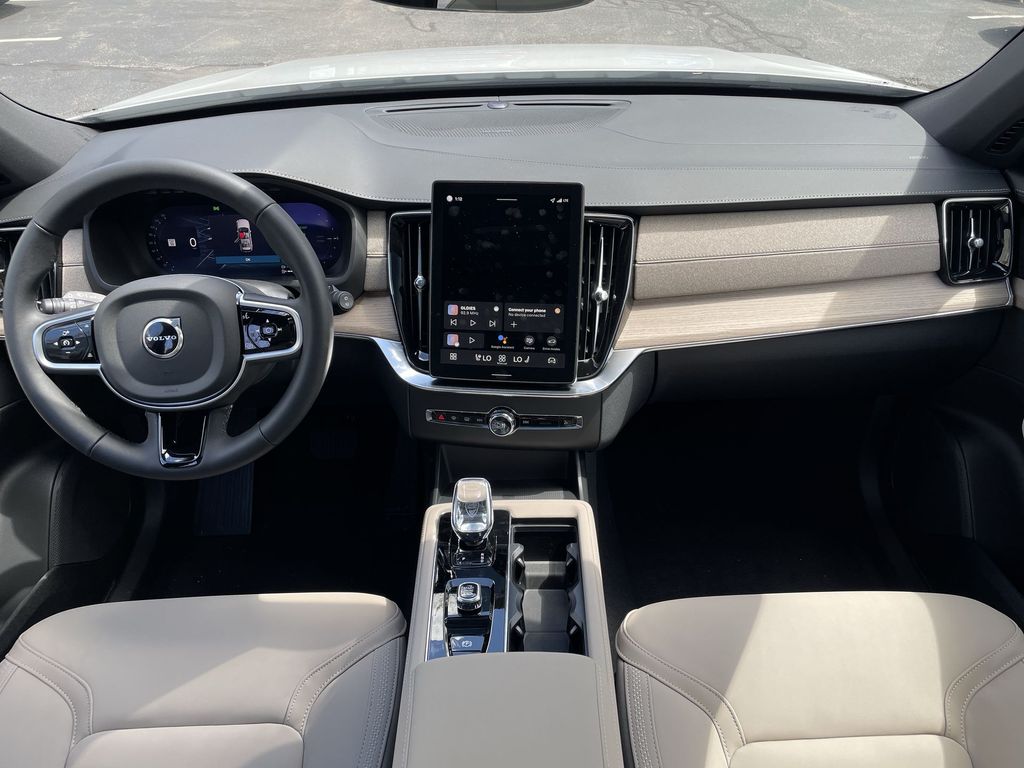 2026 Volvo XC90 Plus - Photo 10