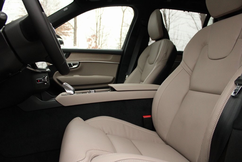 New 2026 Volvo XC90 B6 Ultra Dark Theme 7-Seater SUV