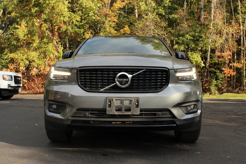 2019 Volvo XC40 R-Design photo 3