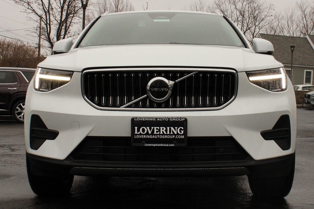 2025 Volvo XC40 Core photo 3