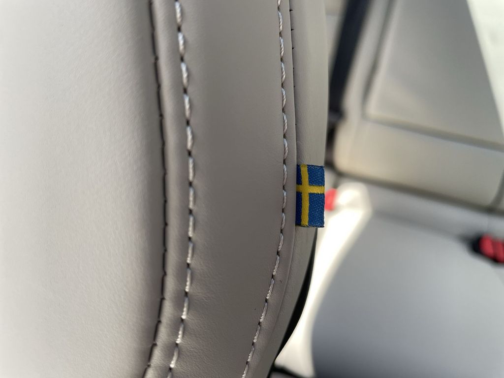2026 Volvo V60 Cross Country Ultra - Photo 17