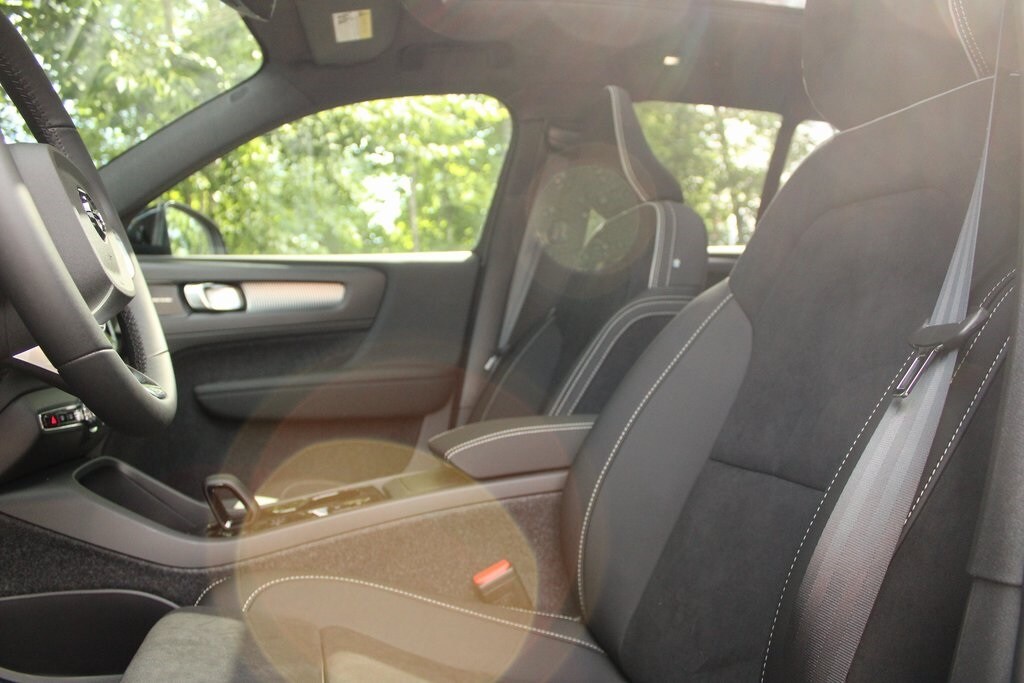 2026 Volvo XC40 photo 4