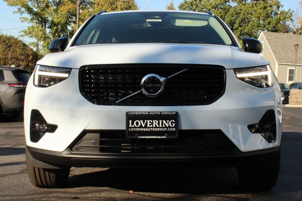 2026 Volvo XC40 Plus photo 3
