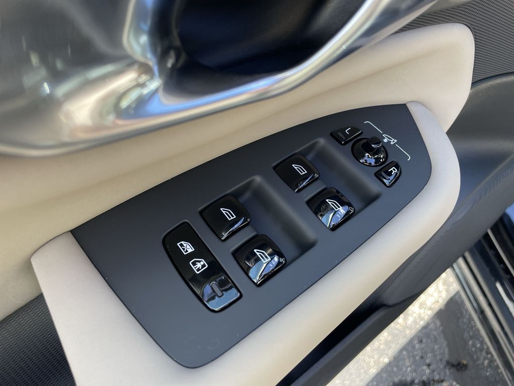 2026 Volvo XC90 Plus - Photo 15