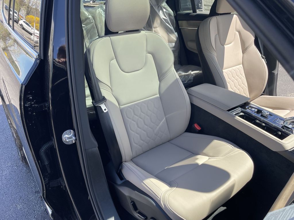 2026 Volvo XC90 Plus - Photo 28