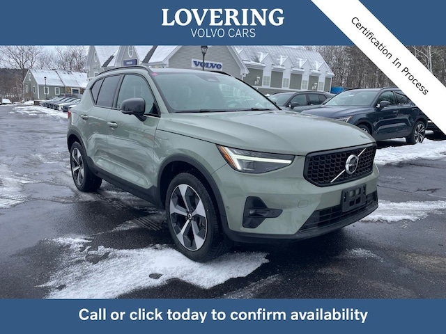 2024 Volvo XC40 B5 Plus Dark Theme SUV