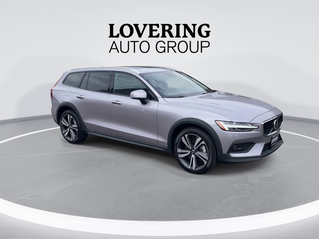 2026 Volvo V60 Cross Country Plus - Photo 2