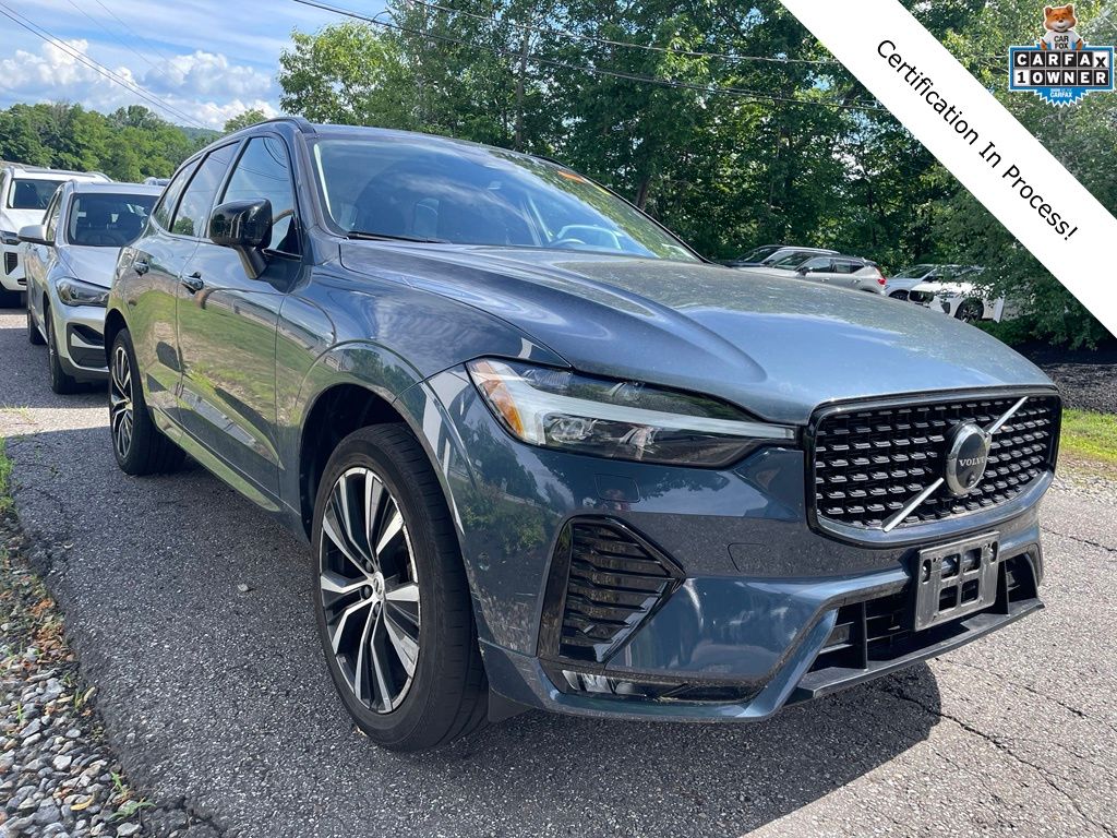 2024 Volvo XC60 B5 Plus Dark Theme AWD's photo