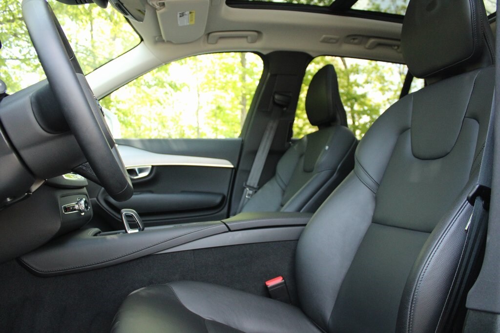 2024 Volvo XC90 B5 Core photo 4