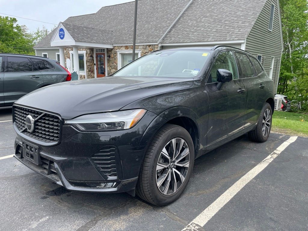 2024 Volvo XC60 B5 Plus Dark Theme AWD's photo