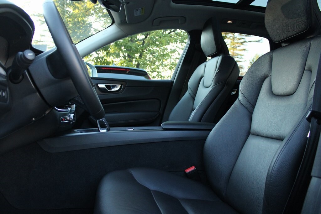 2022 Volvo XC60 Recharge Hybrid T8 Inscription Expression photo 4