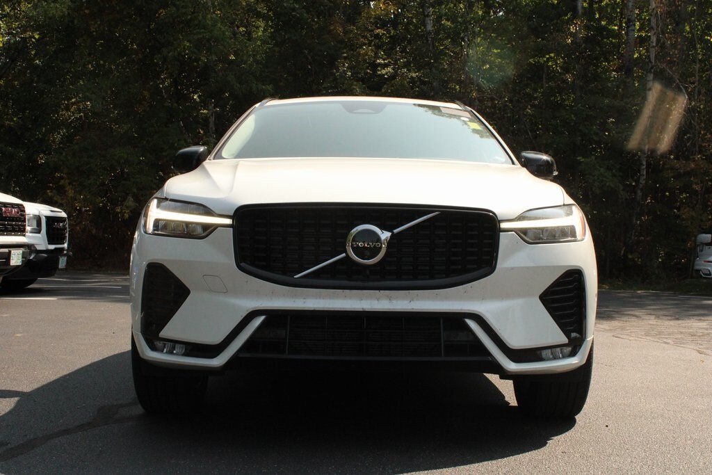 2025 Volvo XC60 B5 Plus photo 3