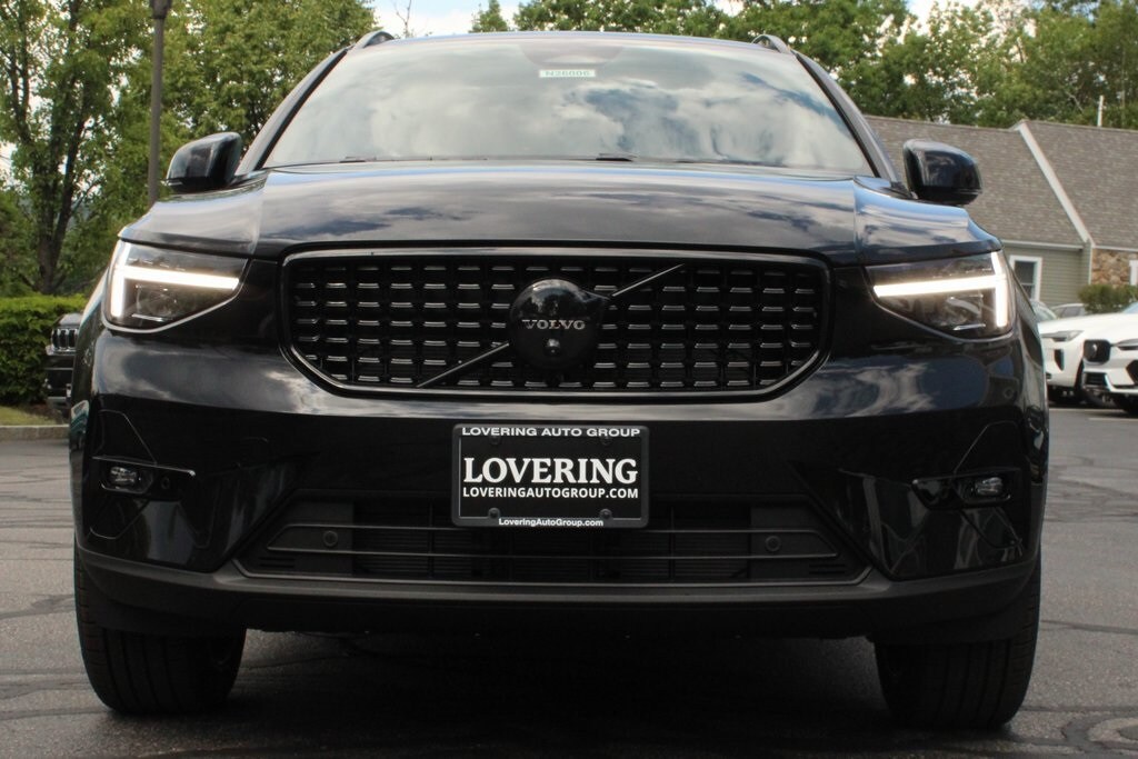 2026 Volvo XC40 photo 3