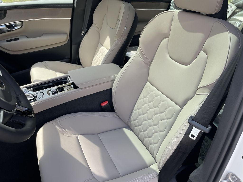 2026 Volvo XC90 Plus - Photo 11