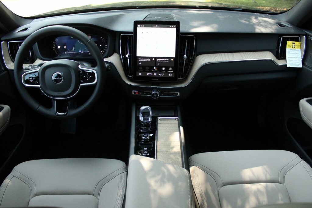 2026 Volvo XC60 B5 Plus photo 2