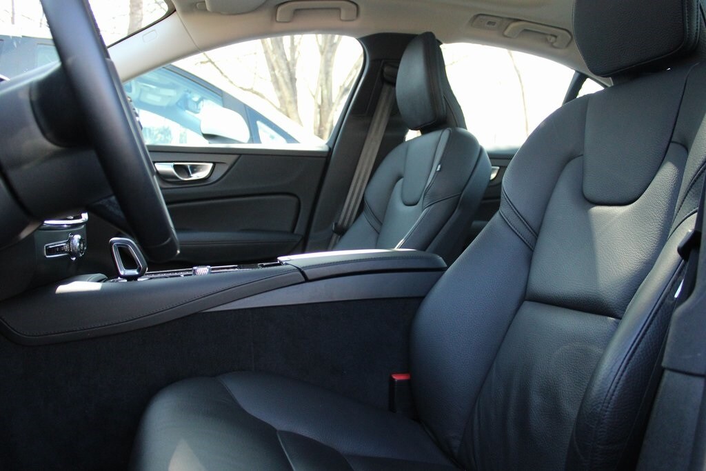 2024 Volvo S60 Recharge T8 Plus photo 4