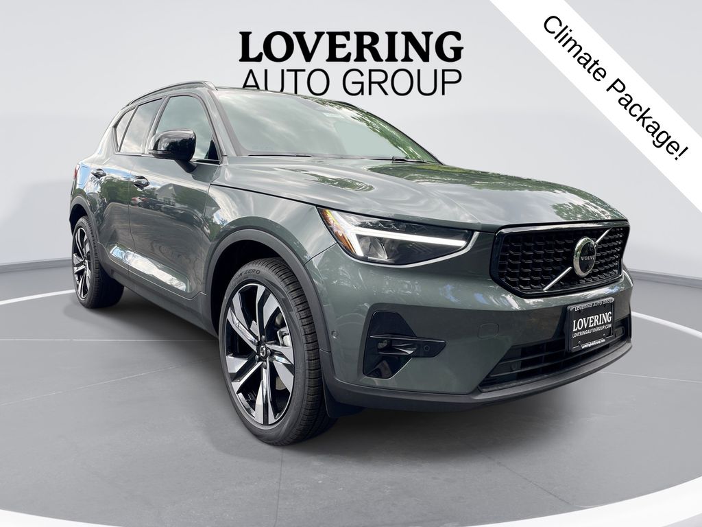 2026 Volvo XC40 SUV 