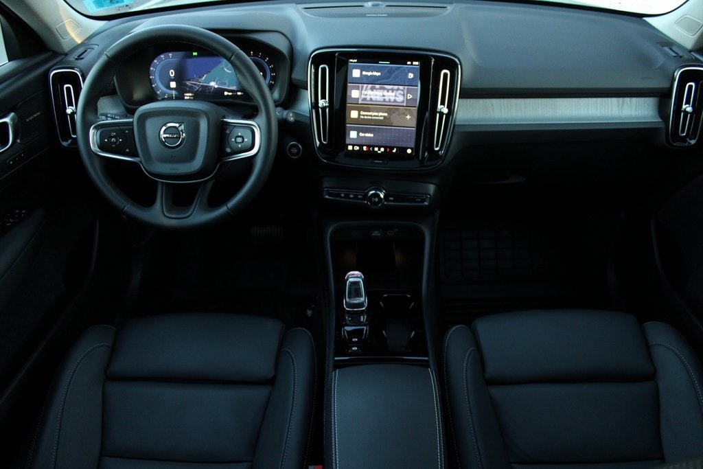 Certified 2025 Volvo XC40 B5 Plus Bright Theme SUV