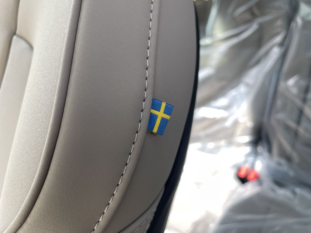 2026 Volvo XC90 Plus - Photo 17