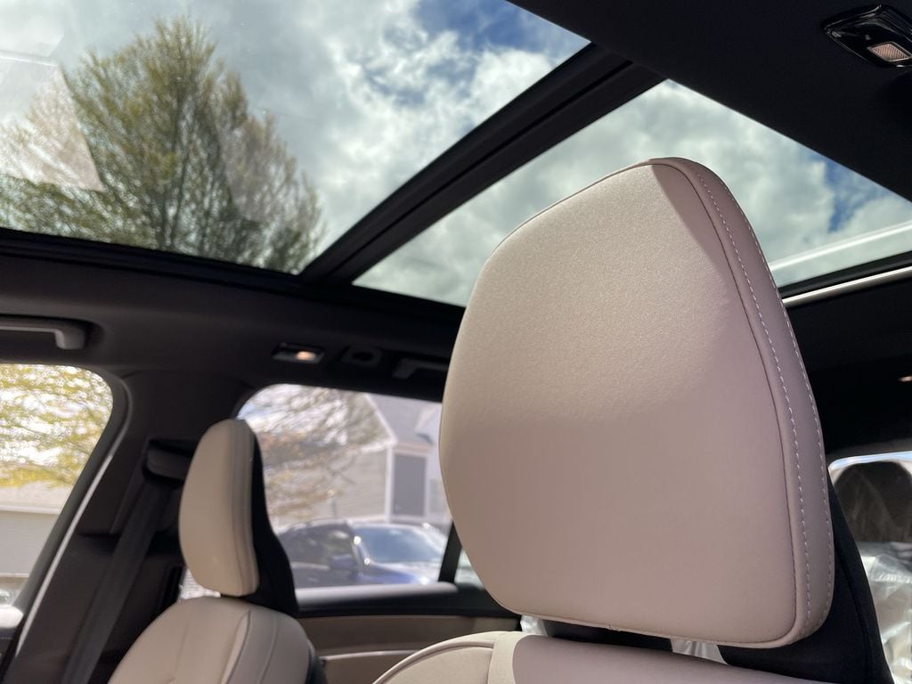 2026 Volvo XC90 Plus - Photo 16