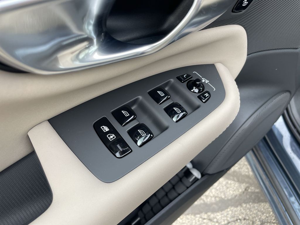 2026 Volvo XC90 Ultra - Photo 15