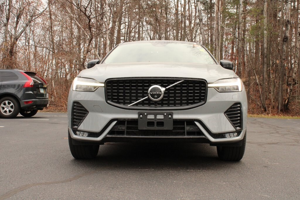 2025 Volvo XC60 B5 Plus photo 2