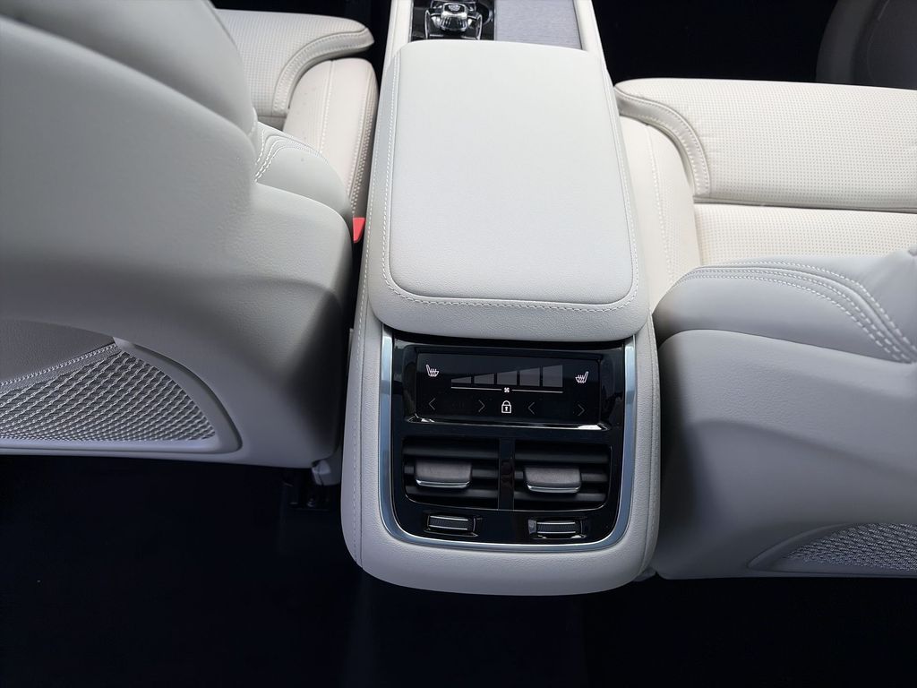 2026 Volvo XC90 Ultra - Photo 18