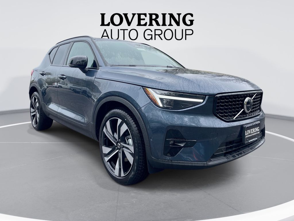 2026 Volvo XC40 SUV 