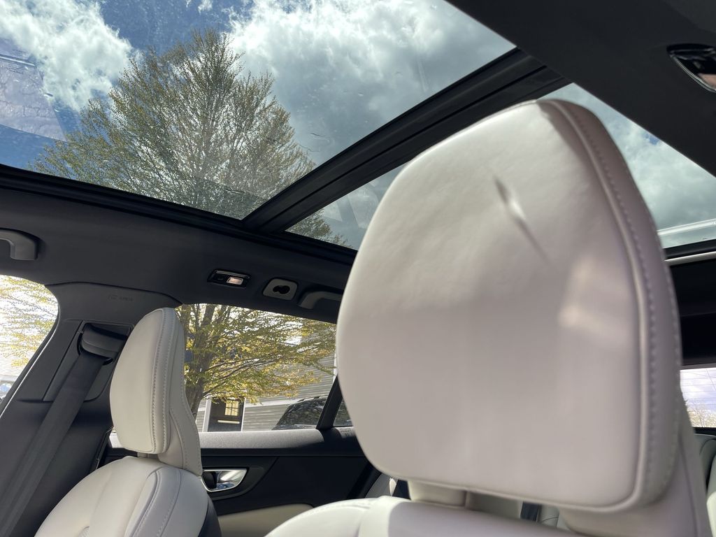 2026 Volvo V60 Cross Country Ultra - Photo 16