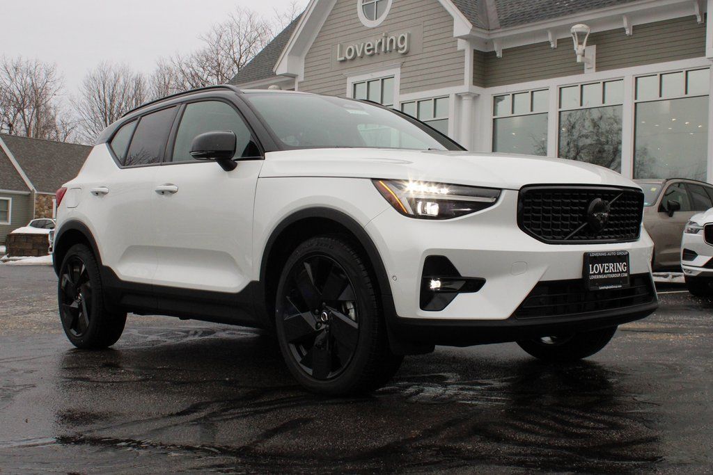 2026 Volvo XC40 B5 Ultra Ultra Black Edition AWD's photo