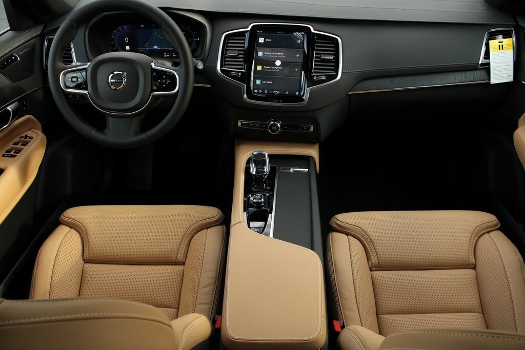 2025 Volvo XC90 T8 photo 2