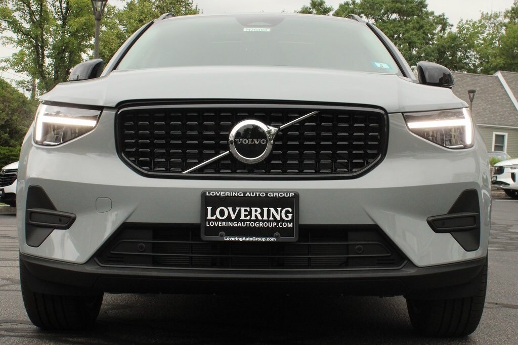 2026 Volvo XC40 Core photo 3