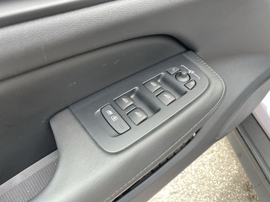 2026 Volvo V60 Cross Country Plus - Photo 15
