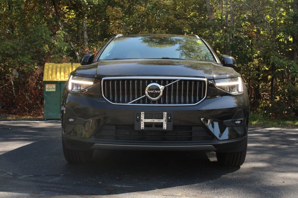 2023 Volvo XC40 Plus photo 3