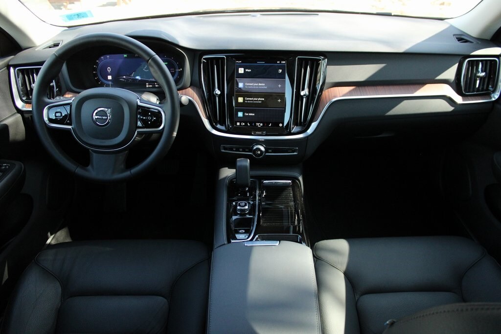 2024 Volvo S60 Recharge T8 Plus photo 2