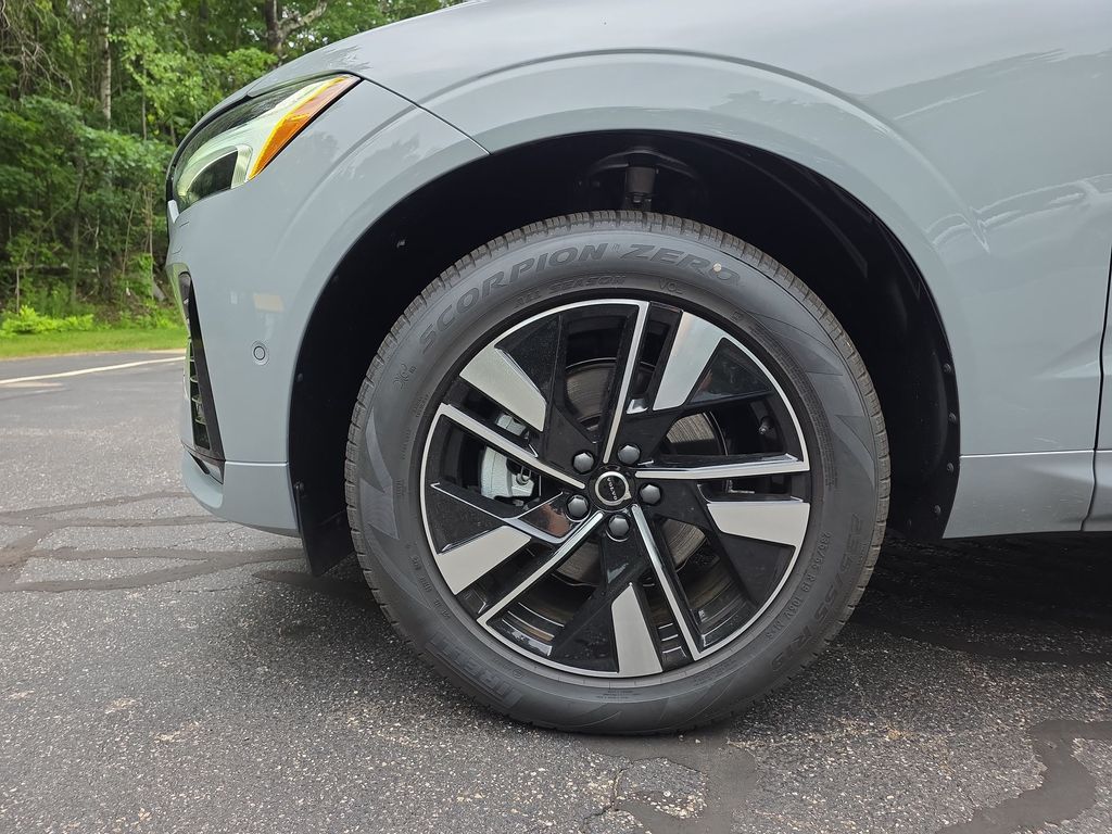 2026 Volvo XC60 Plus - Photo 18