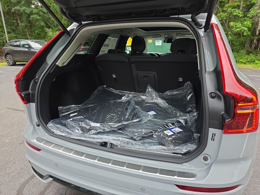 2026 Volvo XC60 Plus - Photo 20